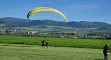 Dozor nad účastníkom kurzu motorového paraglajdningu PPG