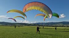 Dobrý partia účastníkov kurzu motorového paraglajdingu v Ražňanoch, Prešov