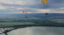letecký pohľad z paramotoru na krajinu východné Slovensko